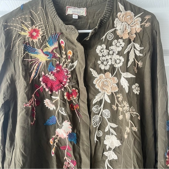 JOHNNY WAS Silk Peasant Blouse Army Green Embroidered Size Large - Picture 3 of 8